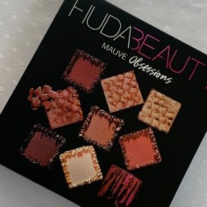 Huda beauty/ mauve Palette/ new